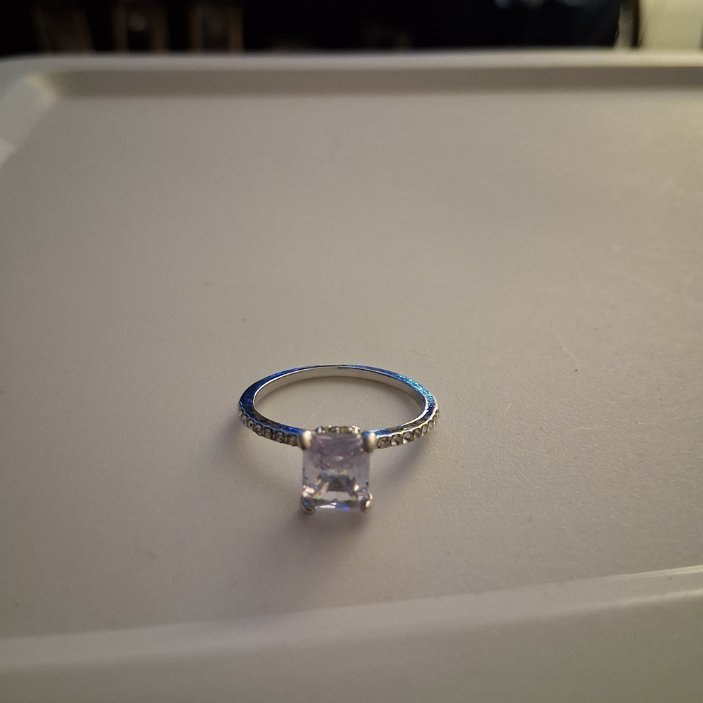 Elegant Silver Tone Women's Ring With Light Purple Stone